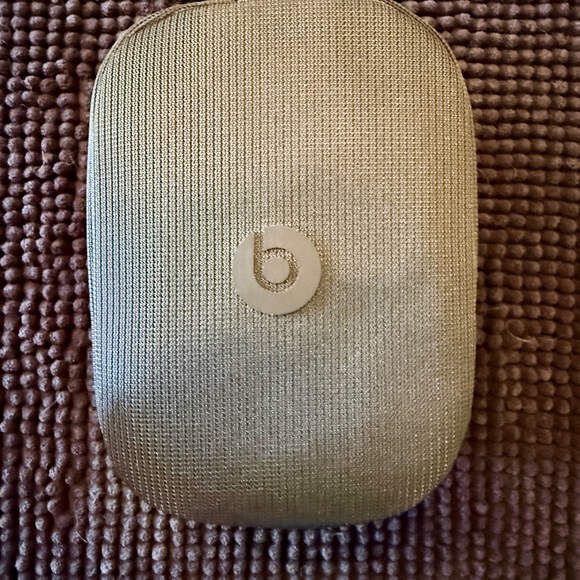 Beats by Dre Solo 4 Over-Ear Headphones - Light Blue - Picture 5 of 8